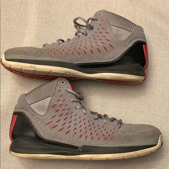 derrick rose shoes price in uae